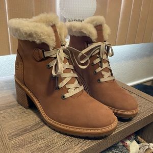 Timberland Kinsley boots with fur trim